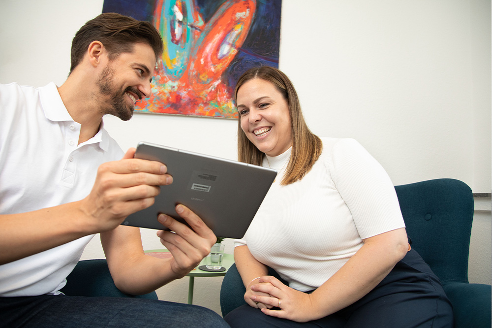 Vor Ort Ernährungsberatung Glückliche Kundin bei Florian Molzahn